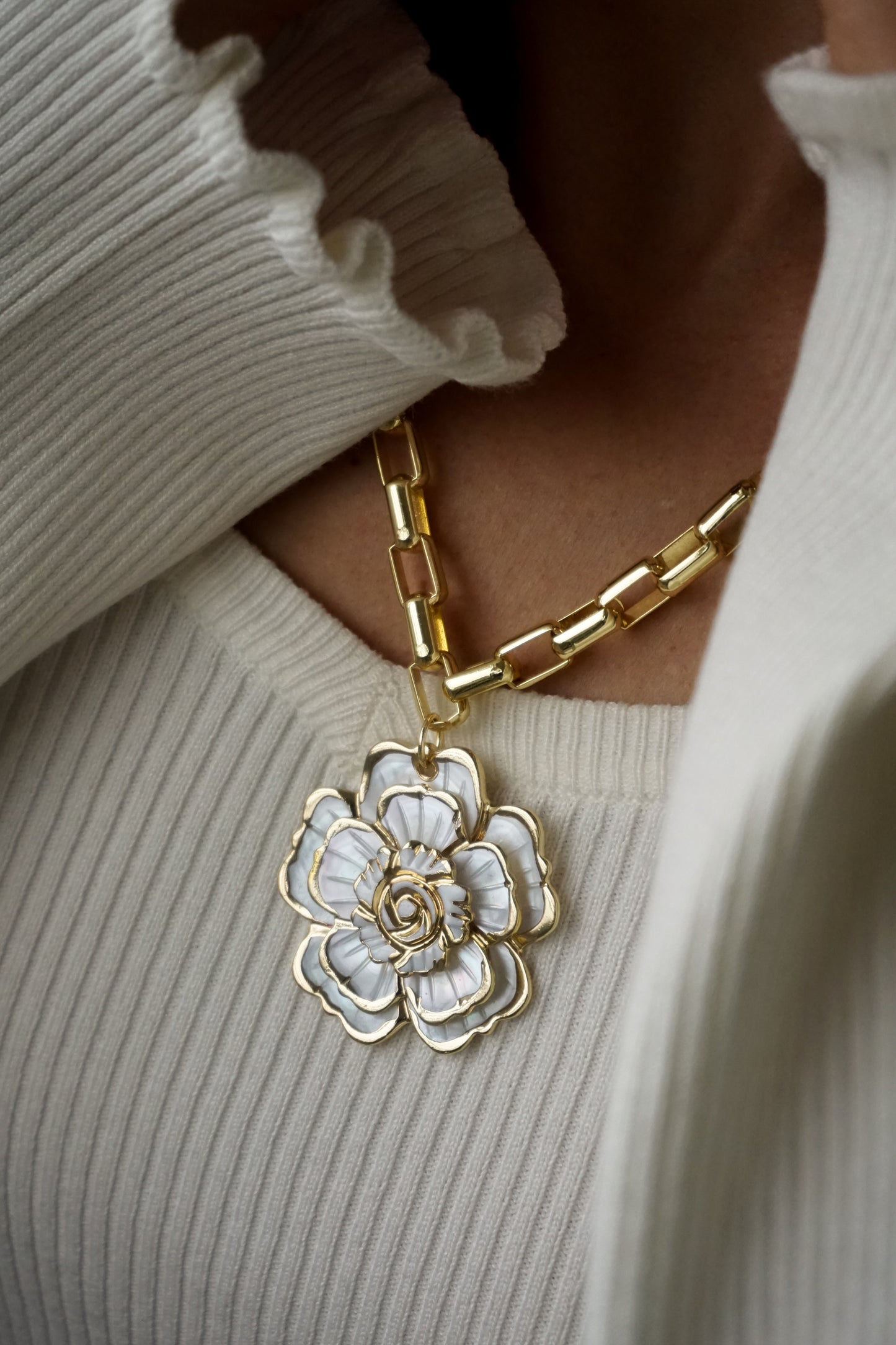 COLLAR ROSA
