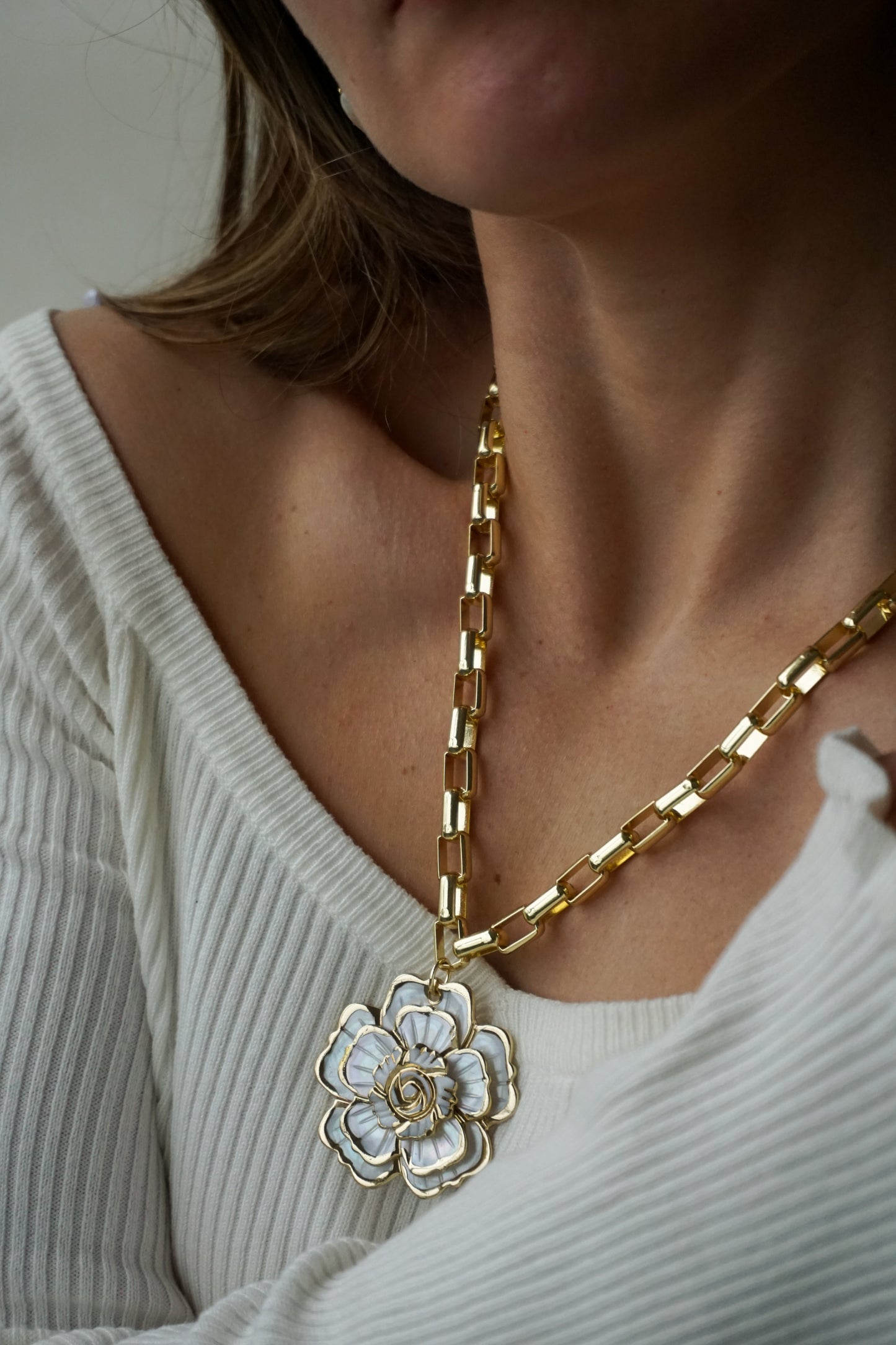 COLLAR ROSA